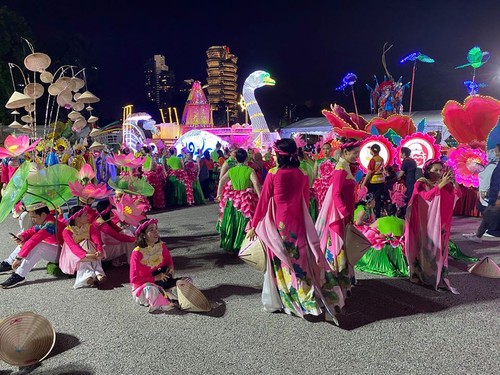 Đoàn Nghệ thuật Việt Nam thể hiện những tiết mục đặc biệt ấn tượng tại Chingay Parade 2020 - ảnh 6