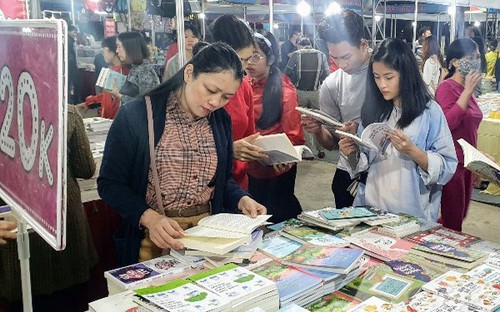 Hội sách Quảng Ninh lần thứ nhất năm 2020 - ảnh 1