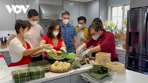 Cộng đồng người Việt tại Mỹ gói bánh chưng, giữ gìn nét đẹp Tết cổ truyền - ảnh 3