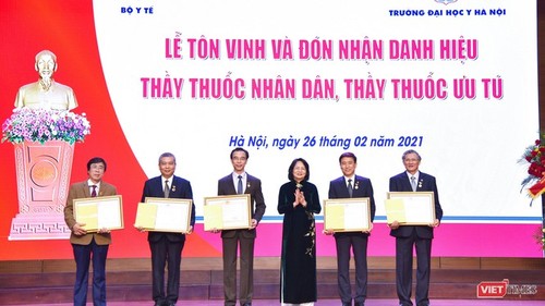 Lễ tôn vinh thầy thuốc nhân dân, thầy thuốc ưu tú - ảnh 1