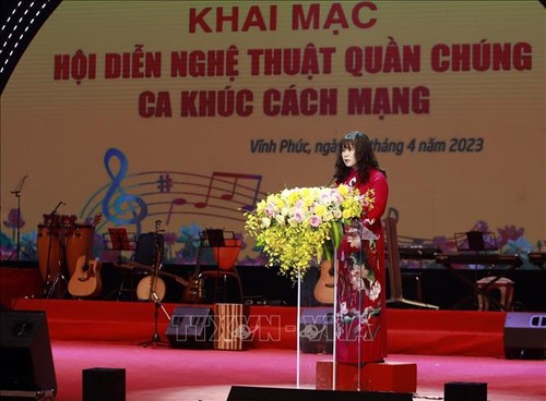 Khai mạc Hội diễn nghệ thuật quần chúng Ca khúc cách mạng - ảnh 1