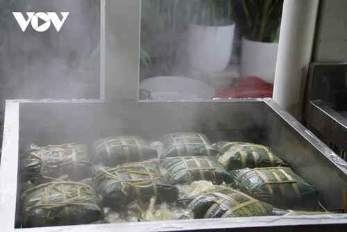 Món ăn Tết cổ truyền kết nối tâm hồn người Việt ở Australia - ảnh 2