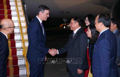 Thủ tướng Vương quốc Tây Ban Nha Pedro Sánchez đến Hà Nội, bắt đầu thăm chính thức Việt Nam - ảnh 1