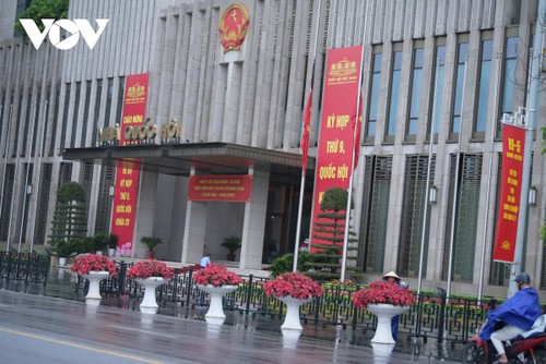 Lễ treo cờ rủ nguyên Chủ tịch nước Trần Đức Lương tại Quảng trường Ba Đình - ảnh 16