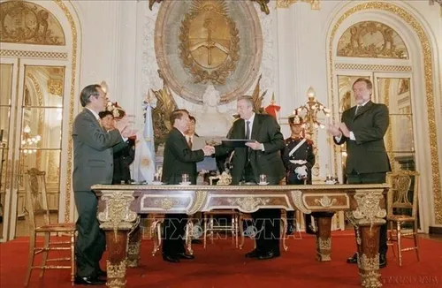 Chủ tịch nước Trần Đức Lương và dấu ấn trong tiến trình hội nhập quốc tế toàn diện - ảnh 1