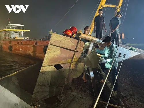 Vụ lật tàu ở Hạ Long: Trục vớt tàu tìm thấy thêm thi thể, 35 người tử vong, 10 người còn sống - ảnh 4