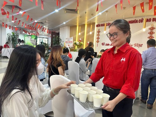 Ngày hội hiến máu “Giọt hồng tri ân 2025” thu hút hàng nghìn người tham gia - ảnh 3