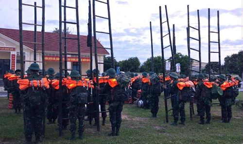 Bộ đội biên phòng tỉnh Quảng Trị hỗ trợ người dân ứng phó với bão, mưa lũ - ảnh 2