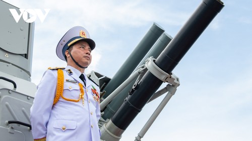 Hải quân Việt Nam phô diễn sức mạnh với Lễ diễu binh trên biển - ảnh 16