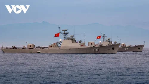 Hải quân Việt Nam phô diễn sức mạnh với Lễ diễu binh trên biển - ảnh 18