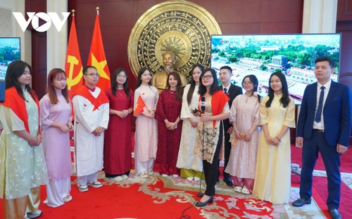 Người Việt Nam tại Bắc Kinh tưng bừng Tết Độc lập, tự hào Tổ quốc - ảnh 1