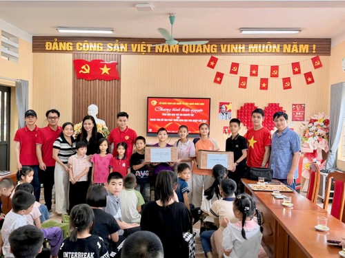 Tổ chức Giao lưu quốc tế Việt Nam – Nhật Bản tặng quà trẻ em khuyết tật tỉnh Thái Nguyên - ảnh 4