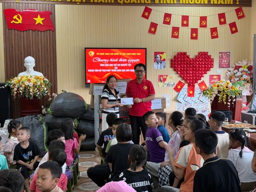 Tổ chức Giao lưu quốc tế Việt Nam – Nhật Bản tặng quà trẻ em khuyết tật tỉnh Thái Nguyên - ảnh 5