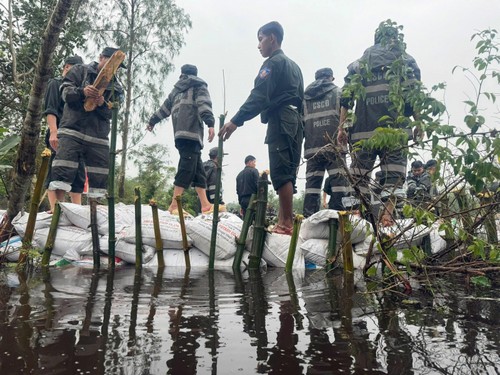 Bộ Tư lệnh Cảnh sát cơ động huy động tối đa lực lượng hỗ trợ nhân dân vùng lũ miền Trung - ảnh 2