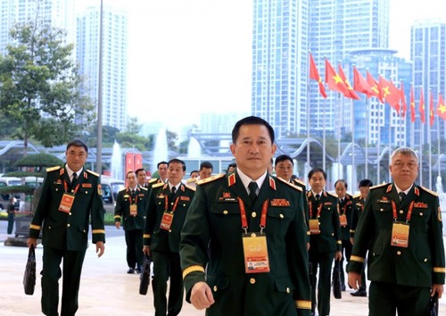 Các đại biểu thảo luận tại hội trường về các văn kiện Đại hội  lần thứ XIV của Đảng - ảnh 6