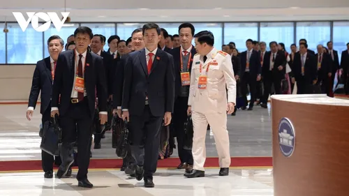 Các đại biểu thảo luận tại hội trường về các văn kiện Đại hội  lần thứ XIV của Đảng - ảnh 10