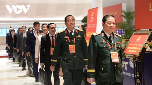 Các đại biểu thảo luận tại hội trường về các văn kiện Đại hội  lần thứ XIV của Đảng - ảnh 9