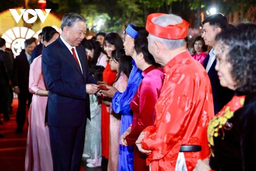 Tổng Bí thư Tô Lâm thăm, chúc Tết Đảng bộ, chính quyền, nhân dân Thủ đô Hà Nội - ảnh 1