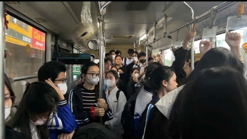 Xăng tăng giá, người dân Hà Nội ưu tiên sử dụng phương tiện công cộng  ​ - ảnh 1