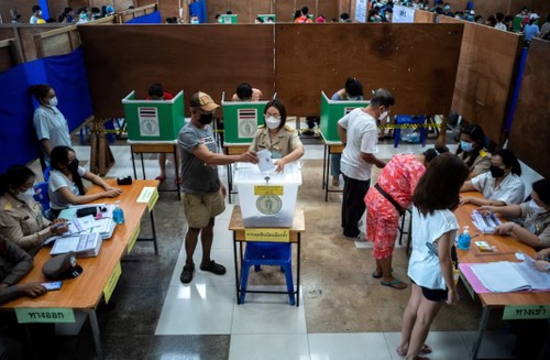 ໄທ ຄາດ​ວ່າ​ຈະ​ລົງ​ປະ​ຊາ​ມະ​ຕິ​ປັບ​ປຸງ​ລັດ​ຖະ​ທຳ​ມະ​ນູນ ແລະ ຈັດ​ການ​ເລືອກ​ຕັ້ງ​ພ້ອມ​ກັນ​ໃນ​ວັນ​ທີ 8 ກຸມ​ພາ​ປີ 2026 - ảnh 1