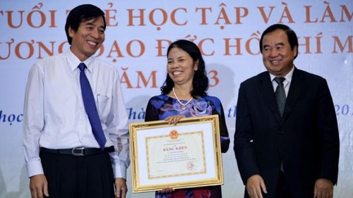 Trao giải cuộc thi “Tuổi trẻ học tập và làm theo tấm gương đạo đức Hồ Chí Minh”  - ảnh 1