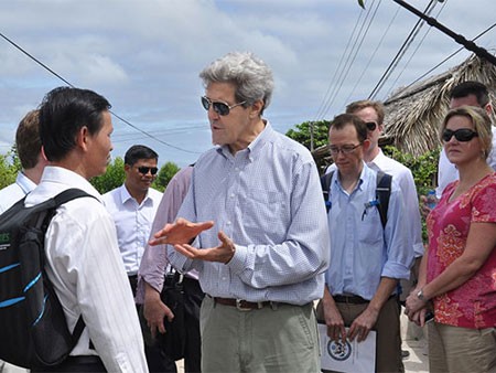 Ngoại trưởng John Kerry và Phó TT, BTNG Phạm Bình Minh  gặp gỡ báo chí - ảnh 2