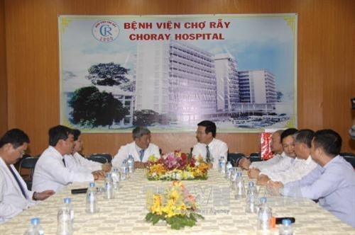 chúc Tết cán bộ, y bác sỹ bệnh viện Chợ Rẫy và Đài truyền hình thành phố Hồ Chí Minh - ảnh 1