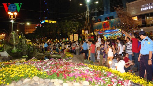 บรรยากาศการฉลองตรุษเต็ตในทั่วประเทศ    - ảnh 5