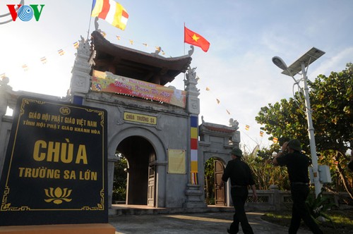 เยี่ยมเยือนบ้านบนโขดหินในหมู่เกาะเจื่องซา - ảnh 8