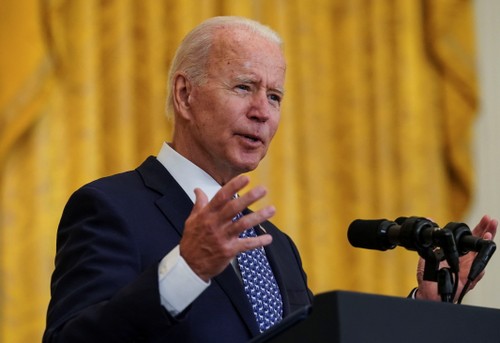 Attacking anti-vaccine movement, Biden mandates widespread COVID shots, tests  - ảnh 1