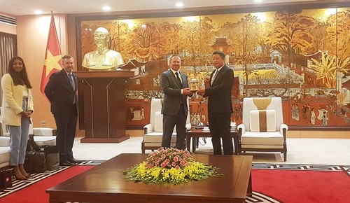 Hanoi, CNN boost tourism promotion cooperation - ảnh 2