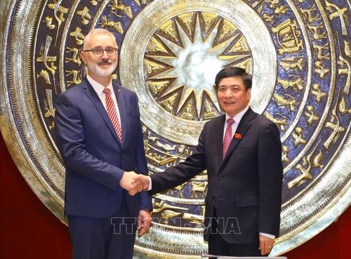 Vietnamese, Hungarian NA offices promote cooperation  - ảnh 1