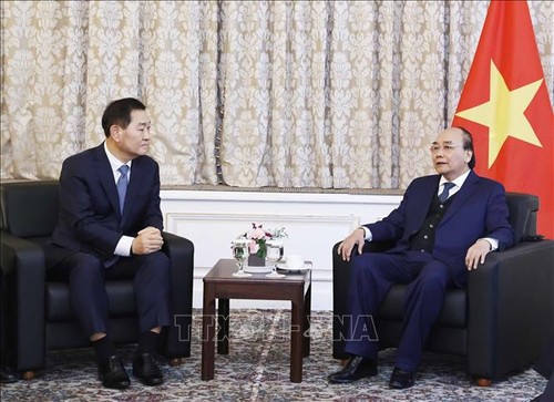 President receives executives of leading Korean groups - ảnh 2