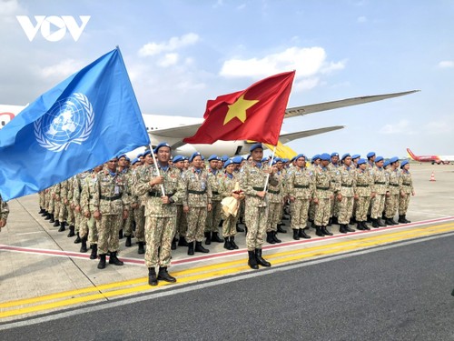 Vietnamese military sappers, doctors return home from UN peacekeeping mission - ảnh 1