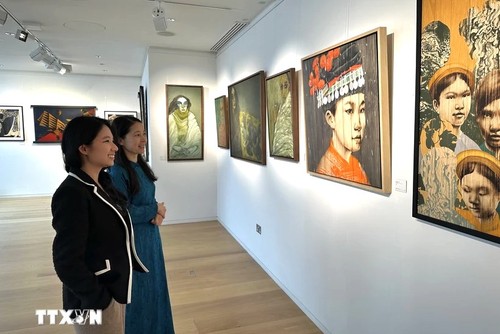 Vietnamese paintings showcased at London Asian Art - ảnh 1