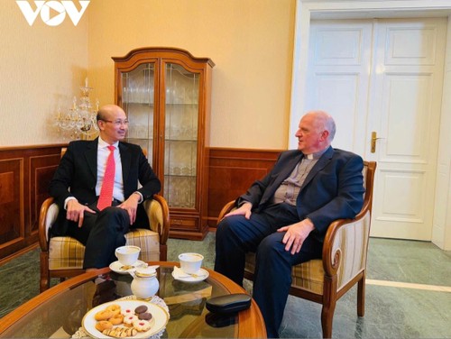 Vietnam ready to coordinate with diplomatic corps in Hungary - ảnh 1