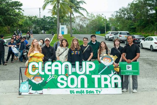 Clean up campaign - for a cleaner, greener Son Tra peninsula - ảnh 2