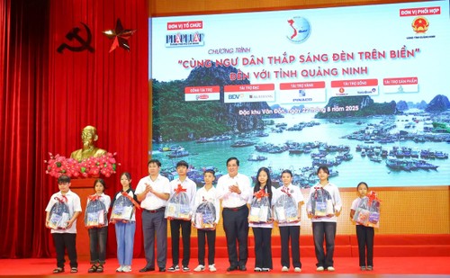 Quang Ninh benefits from “Lighting up the sea with fishermen” program - ảnh 1