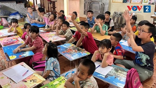 Teacher without a signboard inspires learning spirit  - ảnh 2