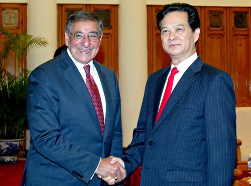 รัฐมนตรีกระทรวงกลาโหมสหรัฐLeon Panetta เดินทางมาเยือนเวียดนาม - ảnh 2