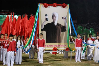 เปิดงานมหกรรมกีฬาPhù Đổngหรือกีฬายุวชนทั่วประเทศ ครั้งที่๘ประจำปี๒๐๑๒ - ảnh 1