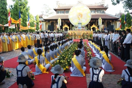 คณะกรรมการแนวร่วมปิตุภูมิส่งสาส์นอวยพรในโอกาสงานวันวิสาขบูชา๒๐๑๓ - ảnh 1