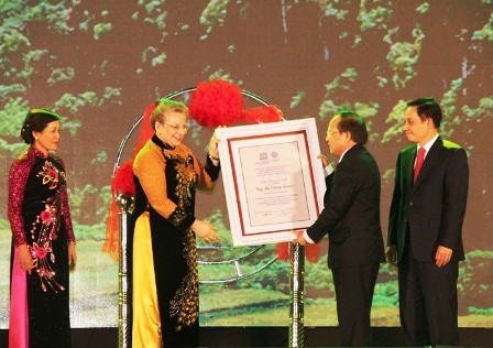 พิธีรับหนังสือรับรองเป็นมรดกวัฒนธรรมและธรรมชาติจากยูเนสโกที่จังหวัดนิงบิ่ง - ảnh 1