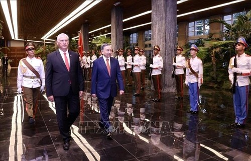 Cuba holds grand welcome ceremony for top Vietnamese leader - ảnh 1