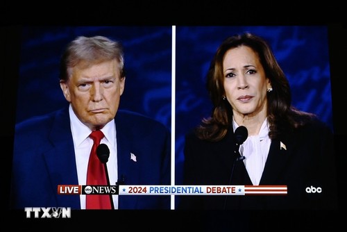 US Election 2024: Harris leads Trump among likely voters - ảnh 1