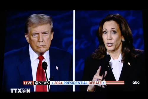 US Election 2024: Trump and Harris kick off final campaign week - ảnh 1