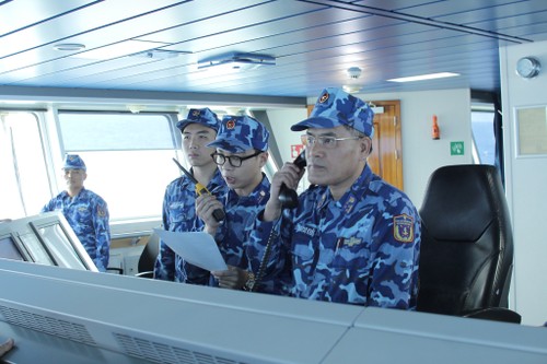 Vietnamese Chinese Coast Guards conduct joint patrol - ảnh 2