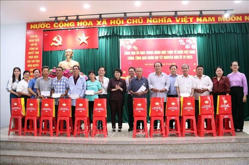 Vietnam Fatherland Front distributes 7 million Tet gift packages nationwide - ảnh 1