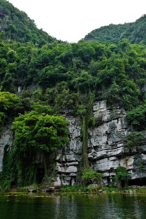 Trang An at sunset: Breathtaking harmony of nature and heritage - ảnh 2