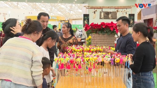 Autumn Fair 2025 showcases best of Hanoi’s traditional craft villages - ảnh 2